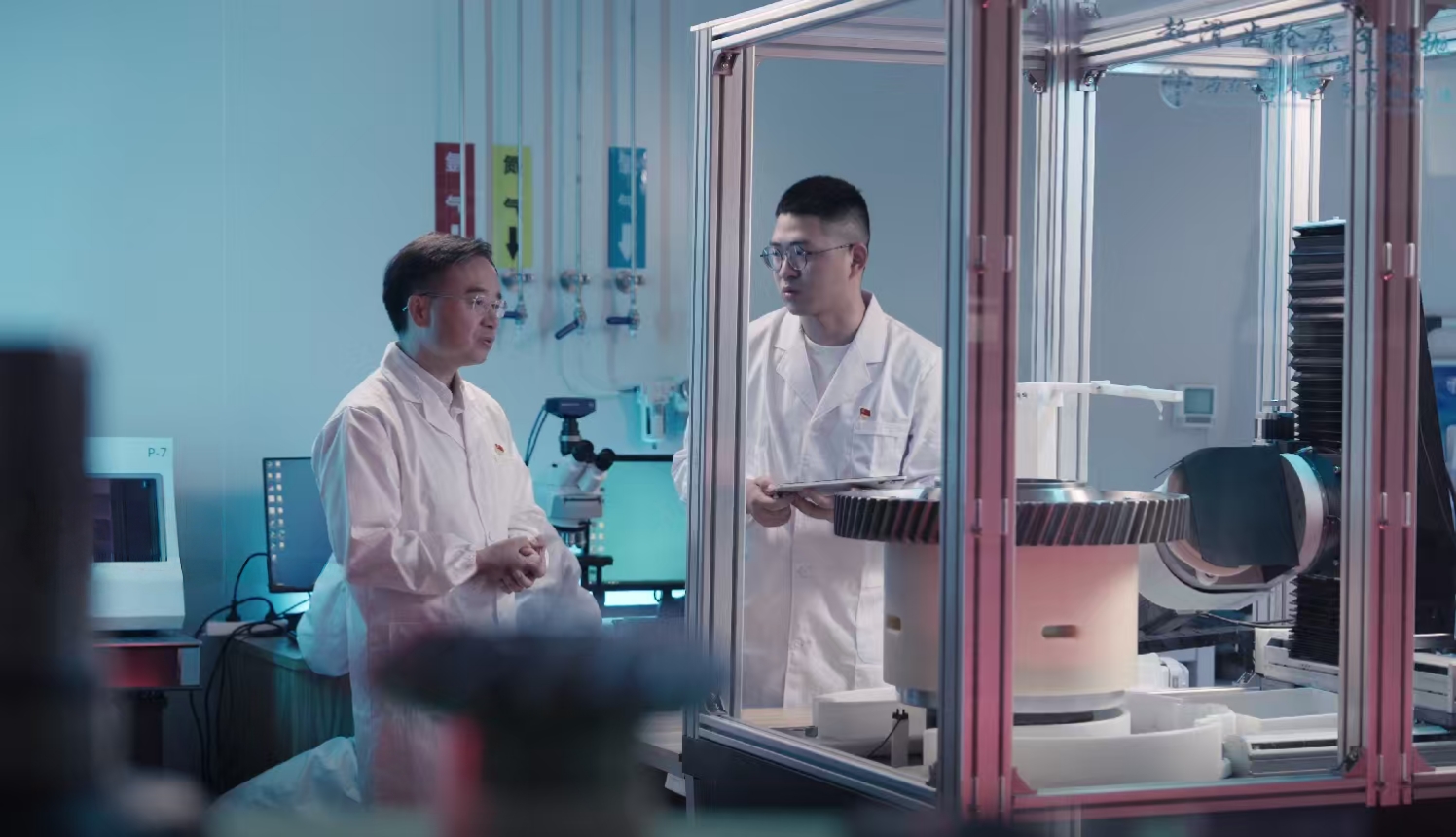 【科技日报】环球体育（中国）科技有限公司官网钱林茂教授团队：原子级制造技术成果转化助力产业创新发展